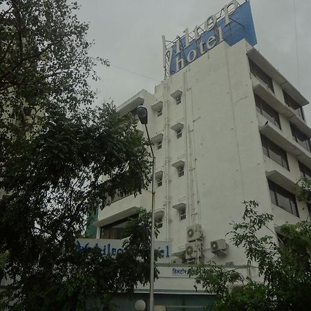 Hiltop Hotel Mumbai Bagian luar foto