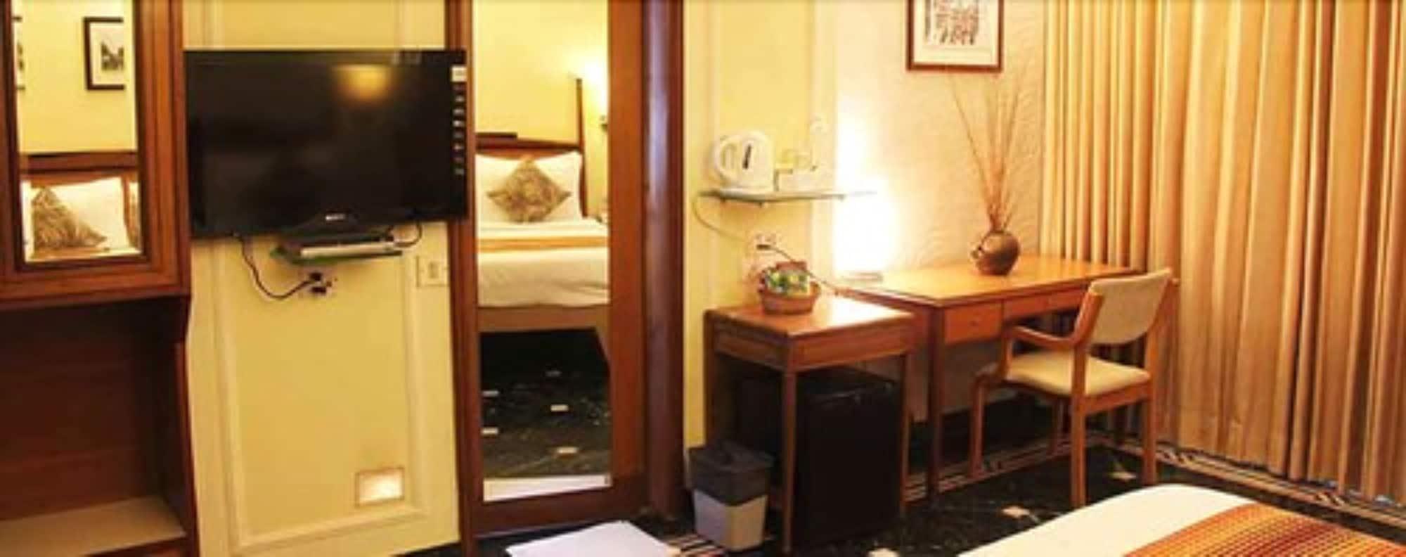 Hiltop Hotel Mumbai Bagian luar foto