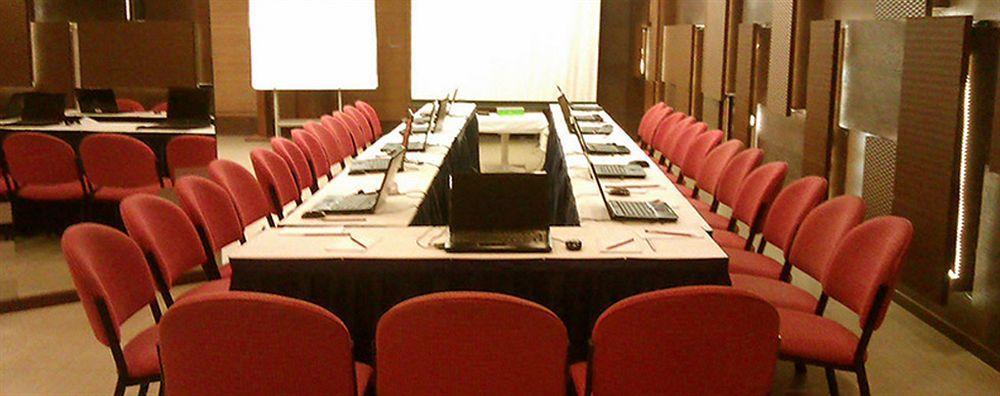 Hiltop Hotel Mumbai Bagian luar foto