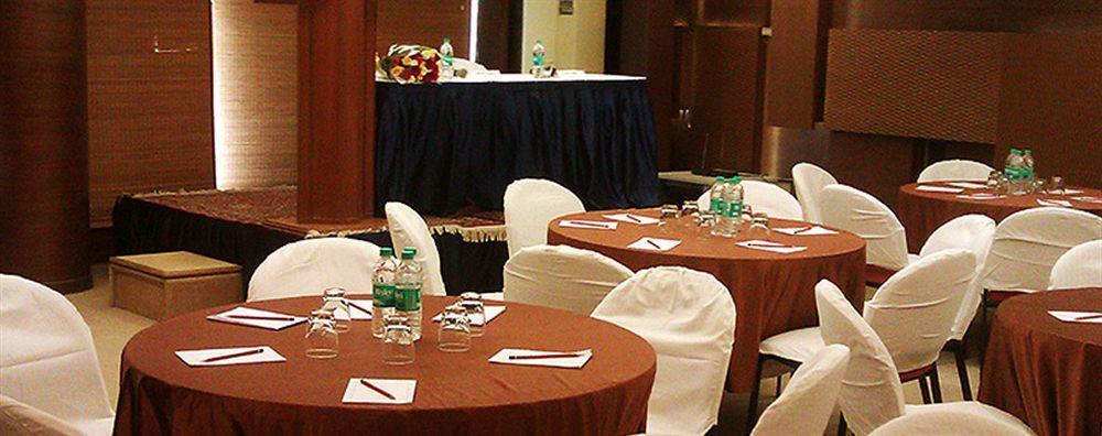 Hiltop Hotel Mumbai Bagian luar foto