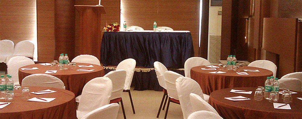 Hiltop Hotel Mumbai Bagian luar foto