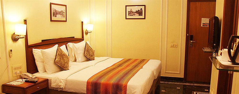 Hiltop Hotel Mumbai Bagian luar foto