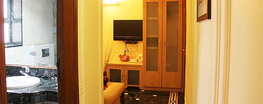 Hiltop Hotel Mumbai Bagian luar foto