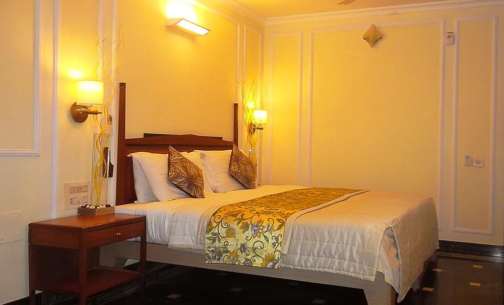 Hiltop Hotel Mumbai Bagian luar foto