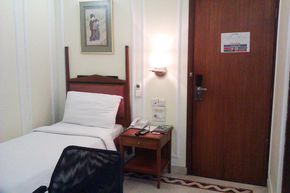 Hiltop Hotel Mumbai Bagian luar foto