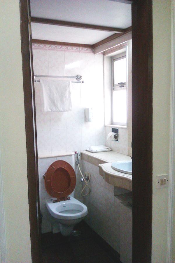 Hiltop Hotel Mumbai Bagian luar foto