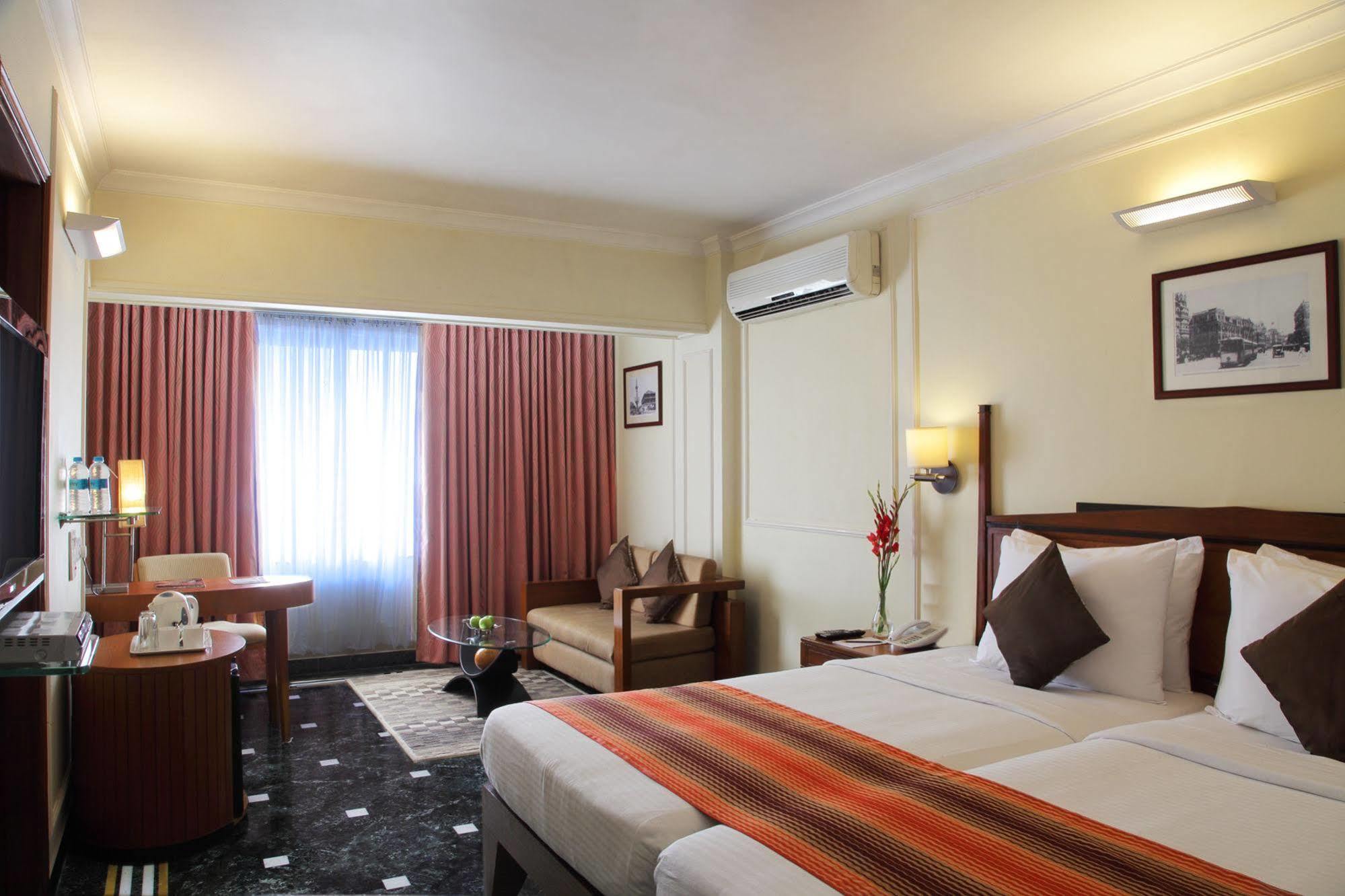 Hiltop Hotel Mumbai Bagian luar foto