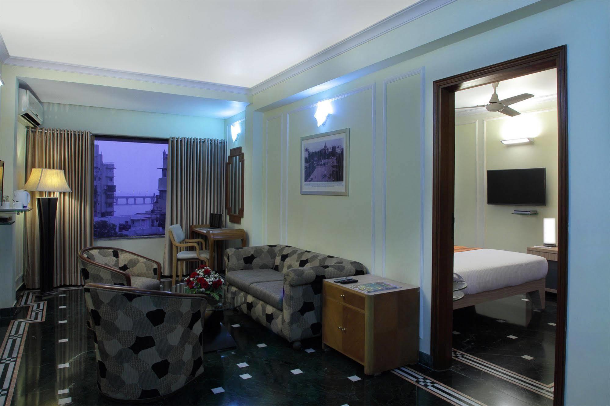 Hiltop Hotel Mumbai Bagian luar foto