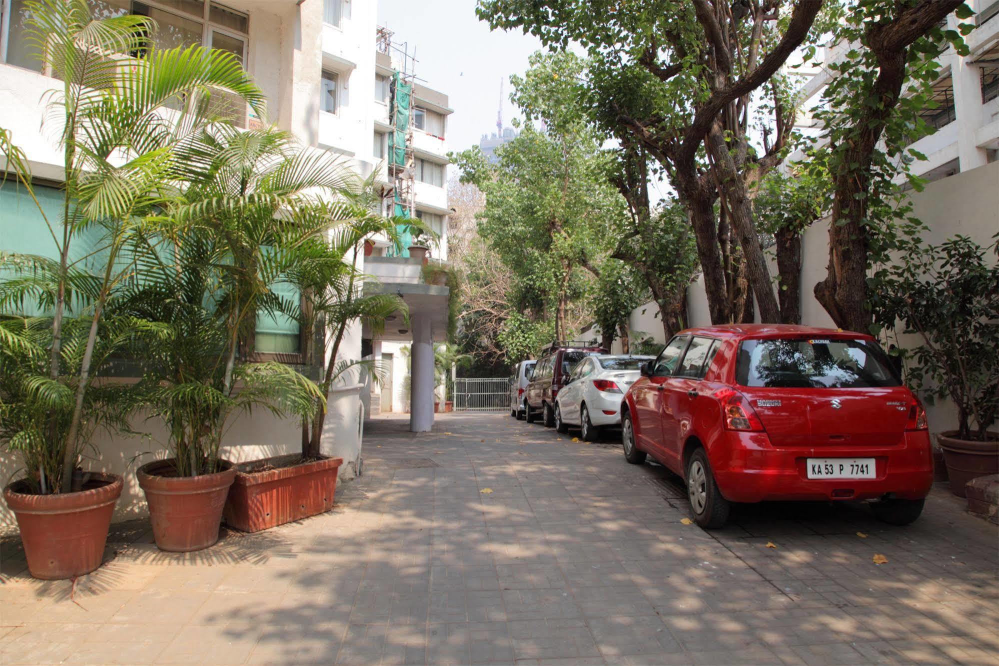 Hiltop Hotel Mumbai Bagian luar foto