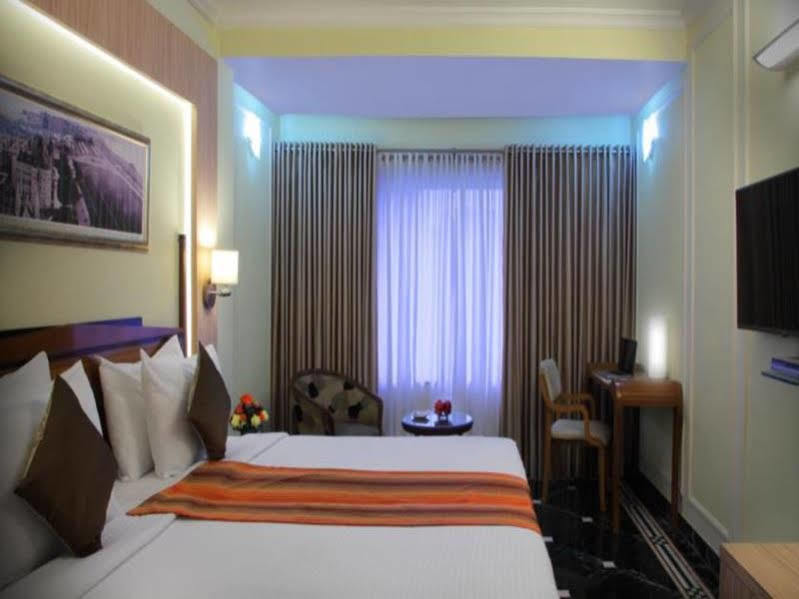 Hiltop Hotel Mumbai Bagian luar foto
